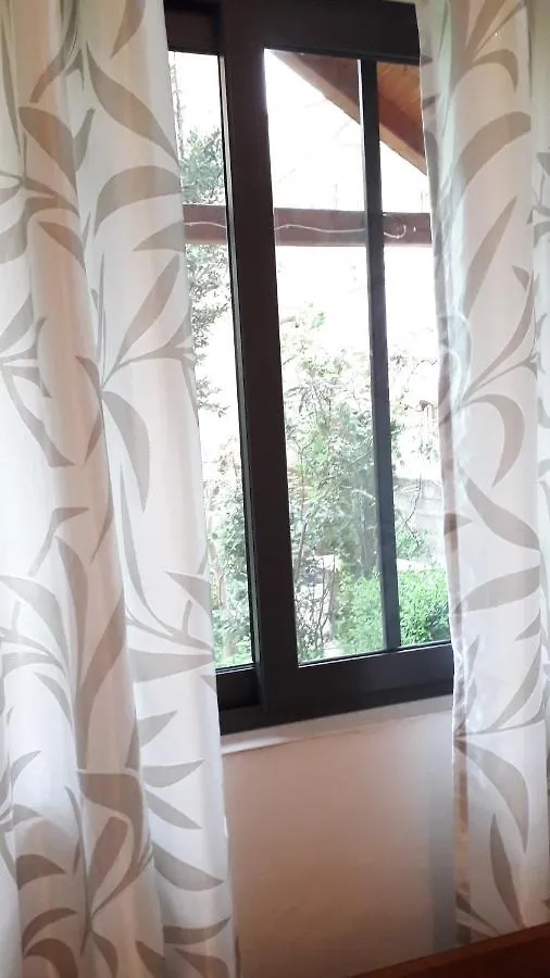 Vila Aliaj Deluxe Groundfloor Apartment With Beautiful Garden Durrës