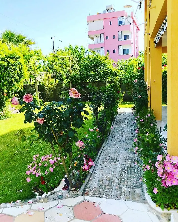 Vila Aliaj Deluxe Groundfloor Apartment With Beautiful Garden Durrës 阿尔巴尼亚