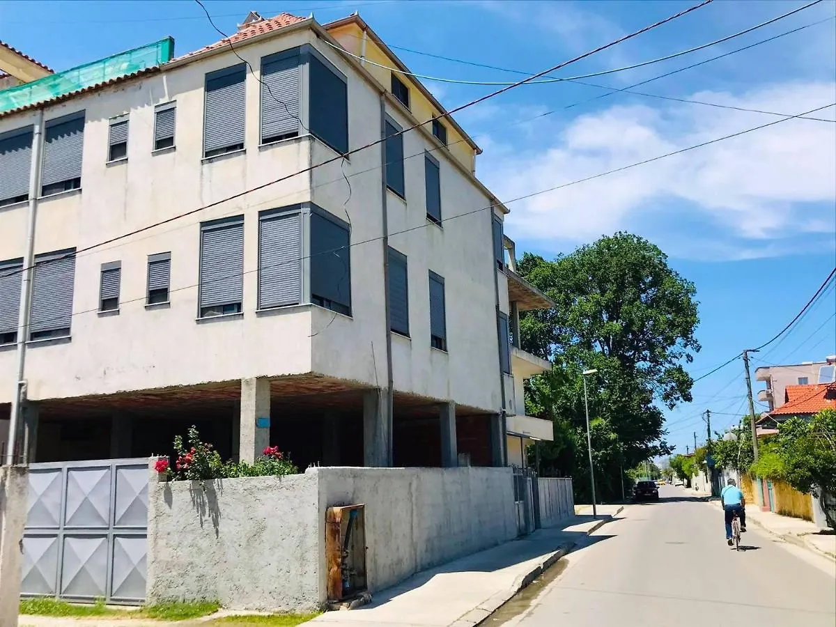 Vila Aliaj Deluxe Groundfloor Apartment With Beautiful Garden Durrës 阿尔巴尼亚