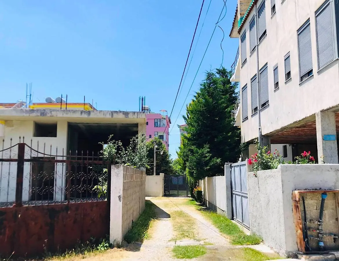 Vila Aliaj Deluxe Groundfloor Apartment With Beautiful Garden Durrës