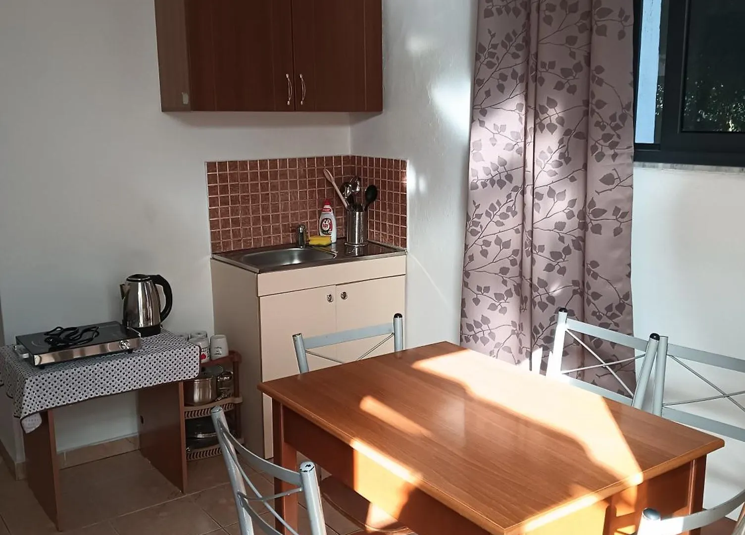 Vila Aliaj Deluxe Groundfloor Apartment With Beautiful Garden Durrës