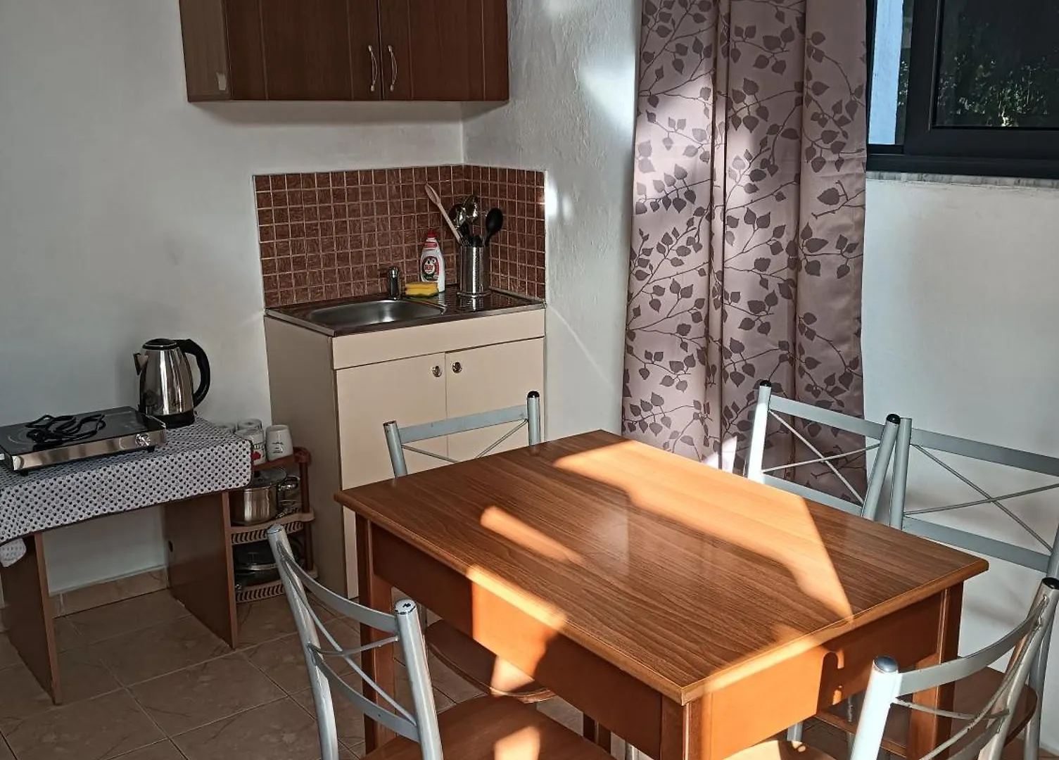 Vila Aliaj Deluxe Groundfloor Apartment With Beautiful Garden Durrës 阿尔巴尼亚