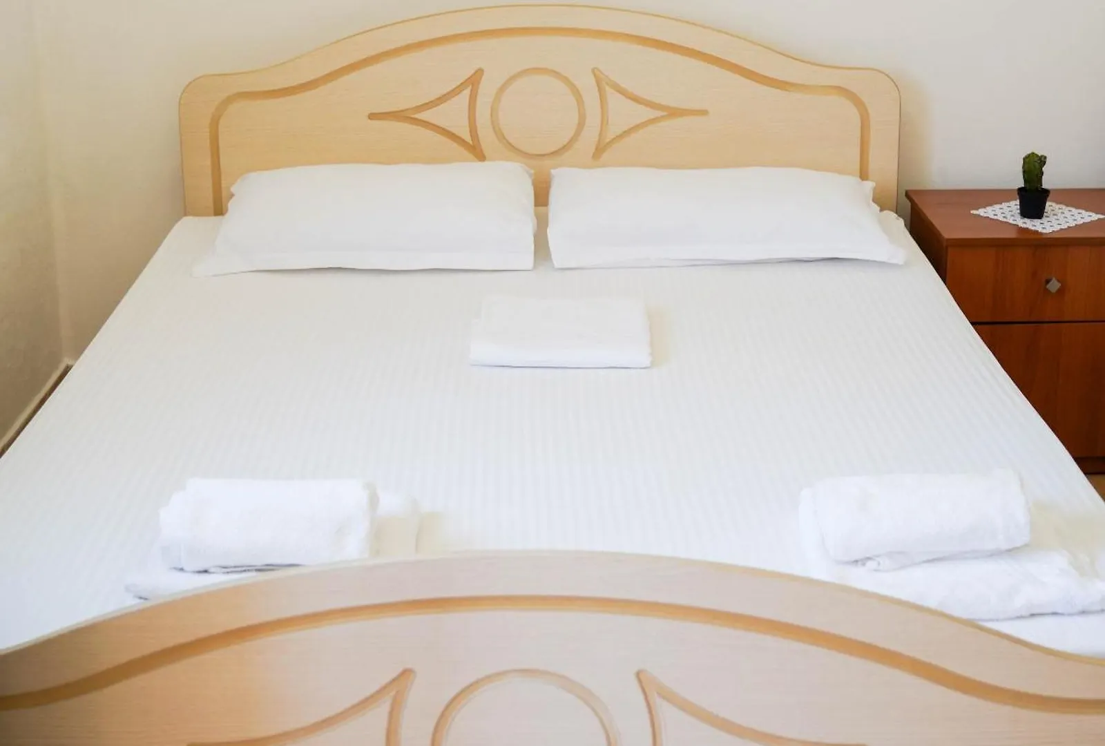 Vila Aliaj Deluxe Groundfloor Apartment With Beautiful Garden Durrës