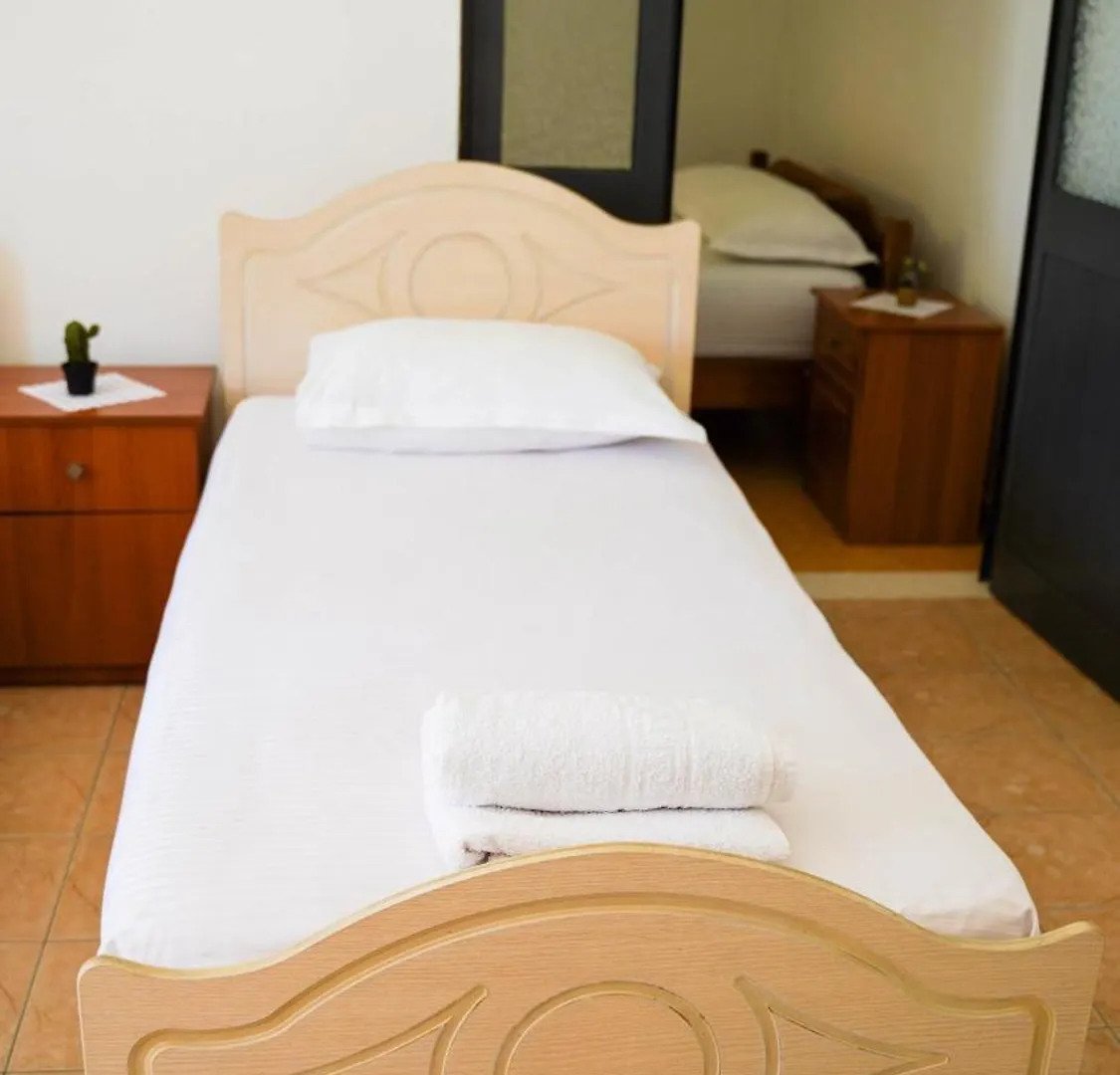 Vila Aliaj Deluxe Groundfloor Apartment With Beautiful Garden Durrës 0*,