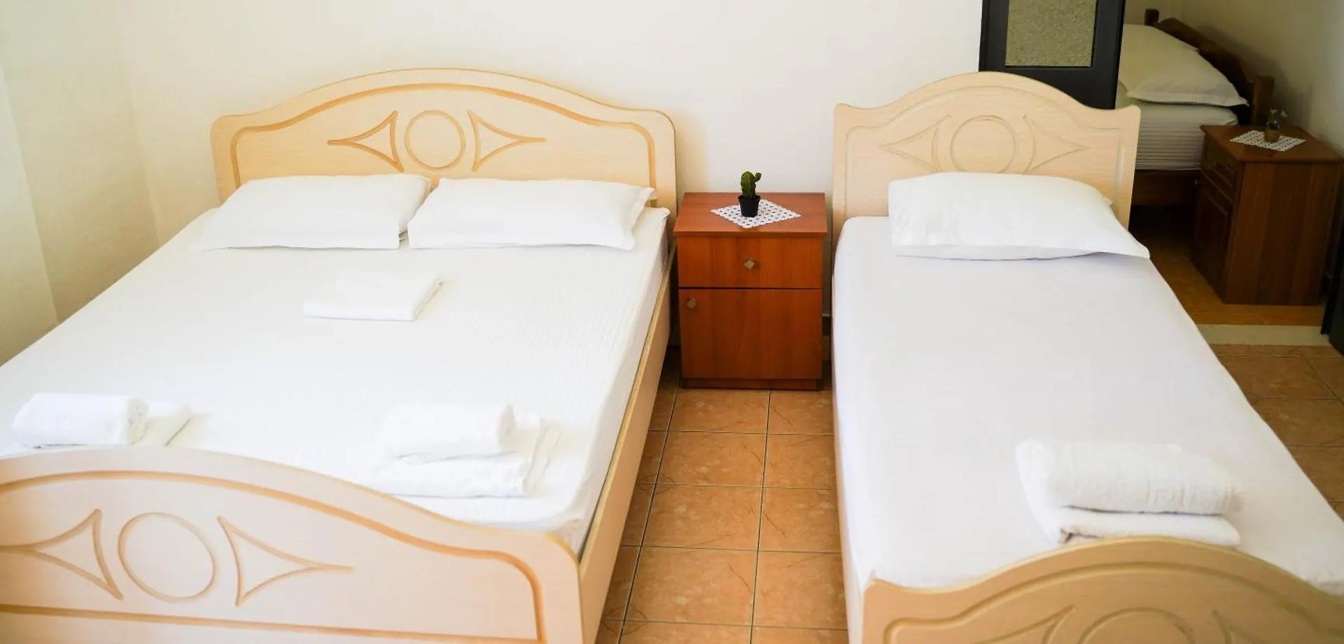 Vila Aliaj Deluxe Groundfloor Apartment With Beautiful Garden Durrës