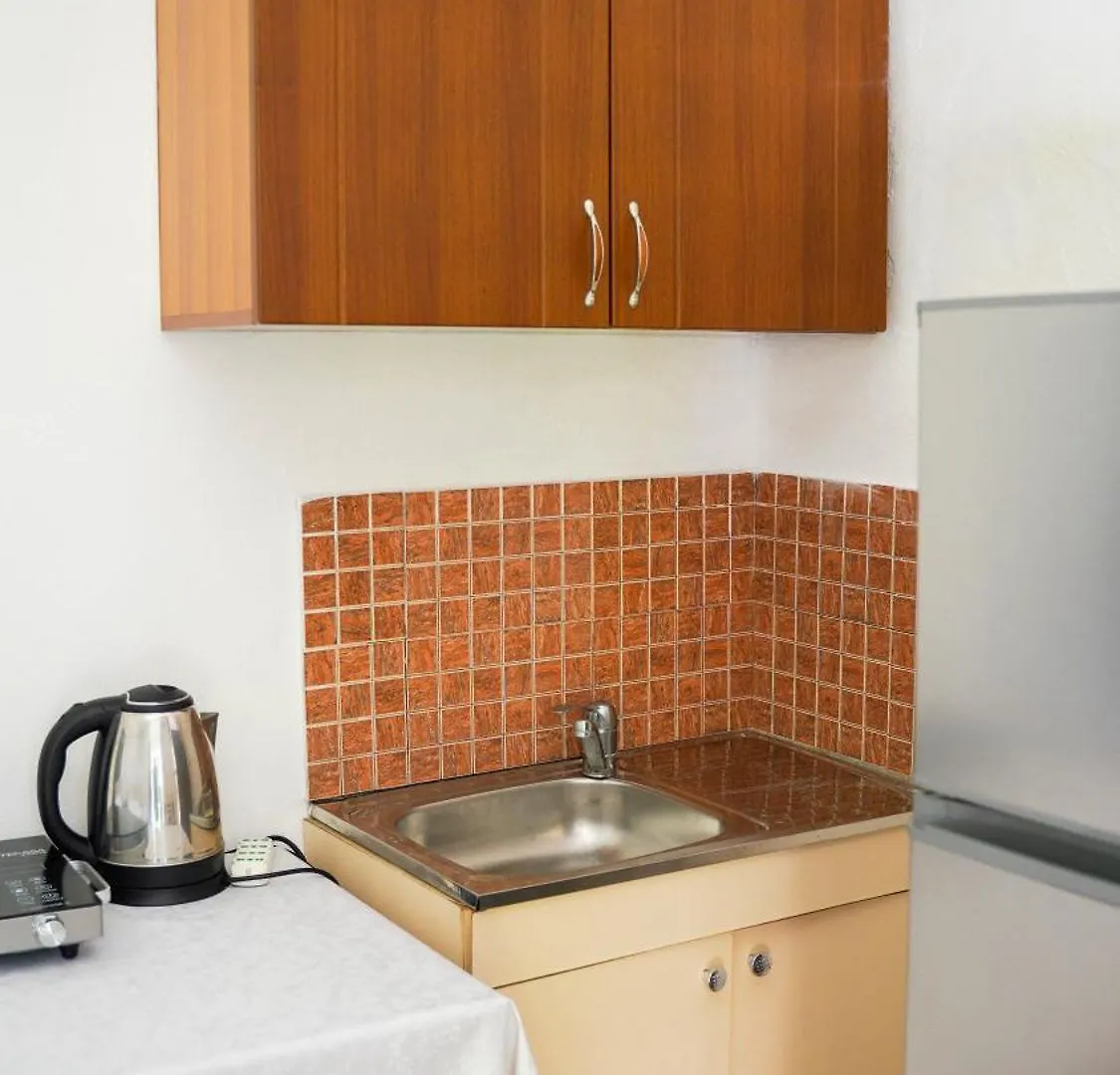 Vila Aliaj Deluxe Groundfloor Apartment With Beautiful Garden Durrës